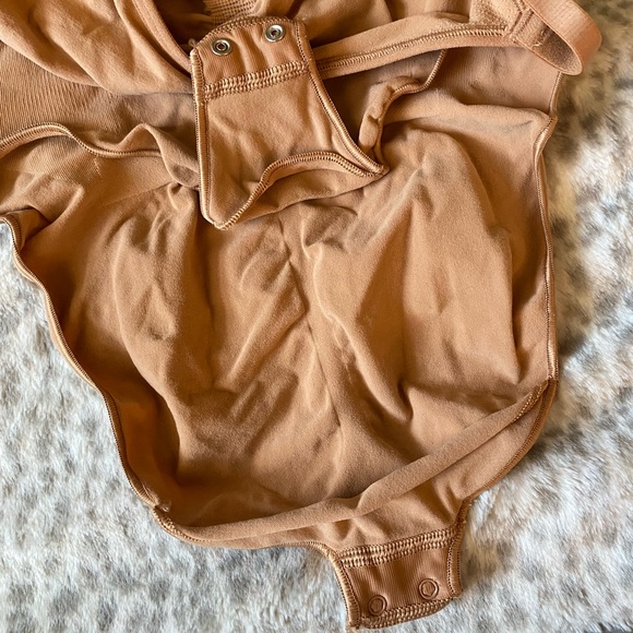 Skims Sculpting Bodysuit - Picture 7 of 8